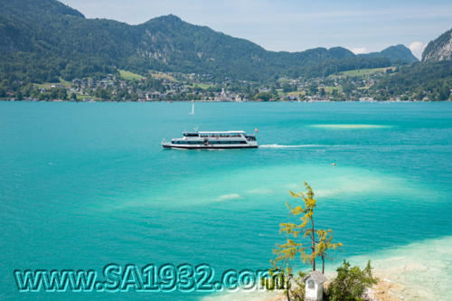 في Wolfgangsee يمكنك القيام برحلة بالسفينة البخارية التاريخية