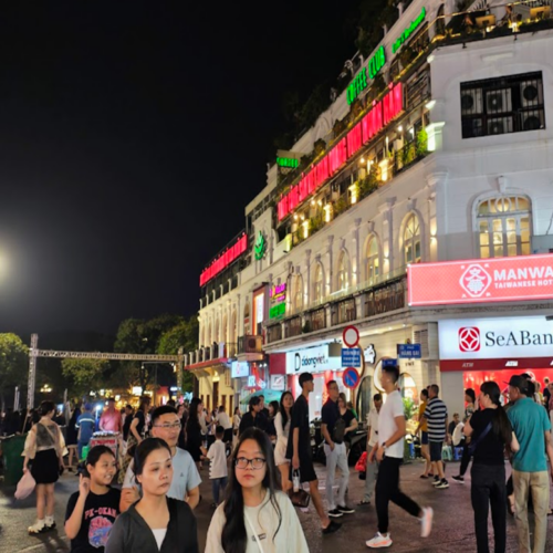 السوق الليلي في هانوي Night market